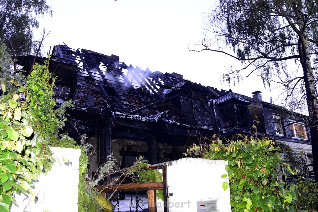 Grossfeuer Einfamilienhaus Siegburg Muehlengrabenstr P0766.JPG - Miklos Laubert